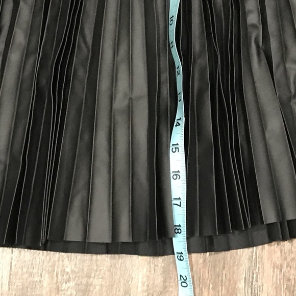 🌸Faux Leather Pleated Skirt🌸 - Picture 4 of 7